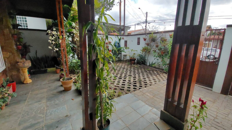 Imagem Casa com 3 Quartos à Venda, 330 m² em Alvinópolis - Atibaia