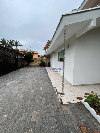 Imagem Sobrado com 6 Quartos à Venda, 243 m² em Centro - Penha Imagem Sobrado com 6 Quartos à Venda, 243 m² em Centro - Penha