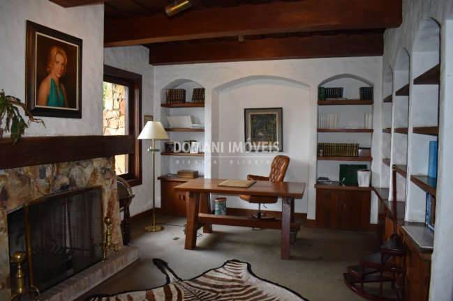 Imagem Casa com 6 Quartos à Venda, 2.111 m² em Região De Capivari - Campos Do Jordão