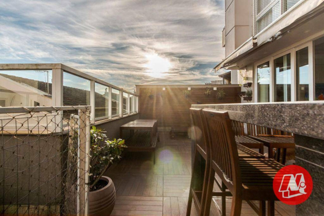 Imagem Sobrado com 3 Quartos à Venda, 459 m² em Chácara Das Pedras - Porto Alegre