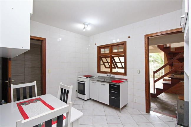 Imagem Casa com 3 Quartos à Venda, 198 m² em Medianeira - Porto Alegre