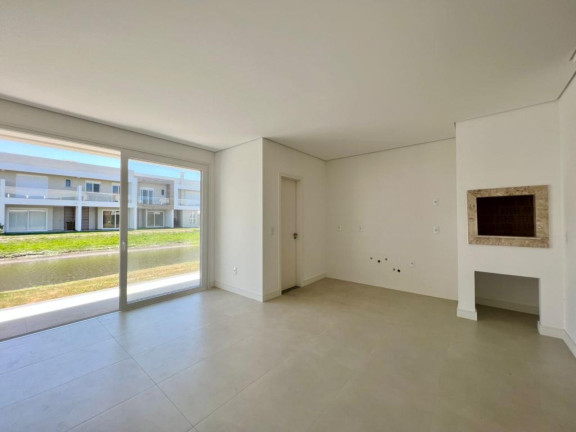 Imagem Casa com 4 Quartos à Venda, em -- - Capao Da Canoa Imagem Casa com 4 Quartos à Venda, em -- - Capao Da Canoa
