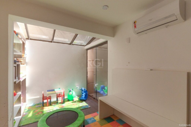 Imagem Imóvel com 5 Quartos à Venda,  em Cristal - Porto Alegre