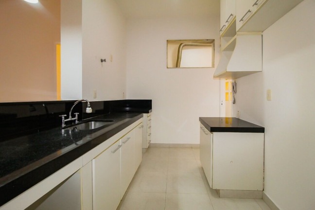 Imagem Imóvel com 3 Quartos à Venda, 108 m² em Copacabana - Rio De Janeiro Imagem Imóvel com 3 Quartos à Venda, 108 m² em Copacabana - Rio De Janeiro