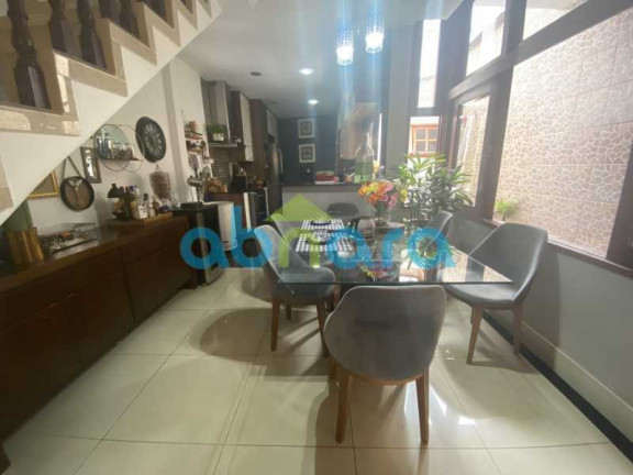 Imagem Casa com 2 Quartos à Venda, 170 m² em Laranjeiras - Rio De Janeiro Imagem Casa com 2 Quartos à Venda, 170 m² em Laranjeiras - Rio De Janeiro