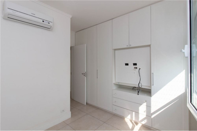 Imagem Imóvel com 3 Quartos à Venda, 160 m² em Morumbi - São Paulo Imagem Imóvel com 3 Quartos à Venda, 160 m² em Morumbi - São Paulo