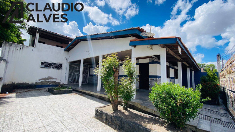 Imagem Casa com 5 Quartos à Venda, 292 m² em Centro - Feira De Santana Imagem Casa com 5 Quartos à Venda, 292 m² em Centro - Feira De Santana