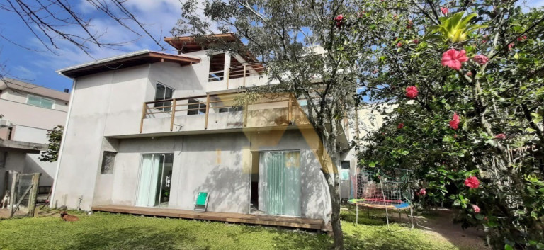 Imóvel com 3 Quartos à Venda,  em Ibiraquera - Imbituba
