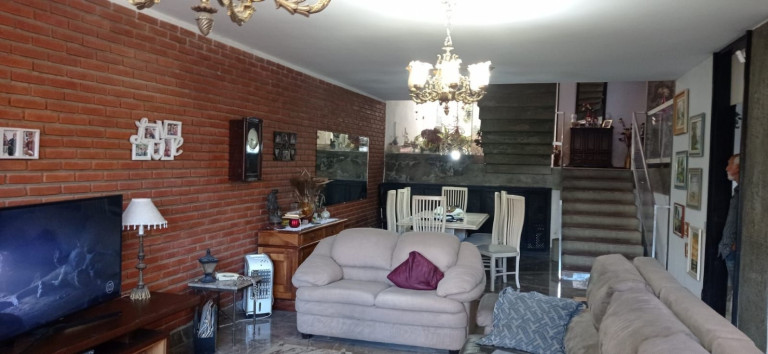 Imagem Casa com 4 Quartos à Venda, 220 m² em Centro - Jacareí Imagem Casa com 4 Quartos à Venda, 220 m² em Centro - Jacareí