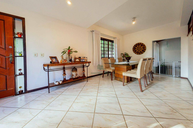 Casa com 6 Quartos à Venda, 250 m² em Itaipu - Niterói