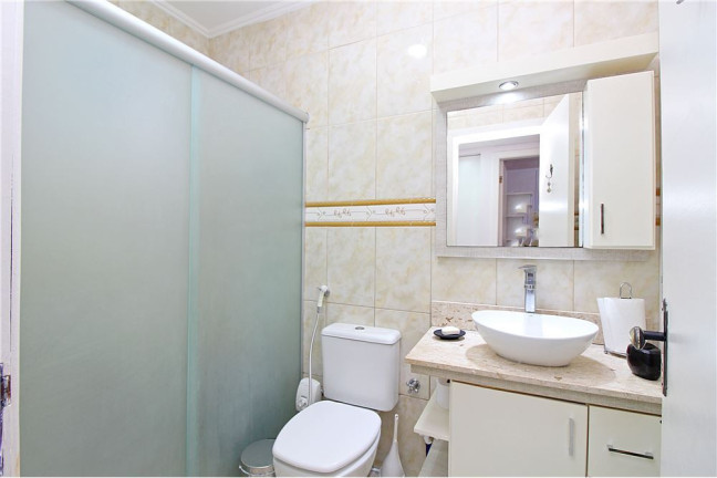Imagem Casa com 3 Quartos à Venda, 198 m² em Medianeira - Porto Alegre Imagem Casa com 3 Quartos à Venda, 198 m² em Medianeira - Porto Alegre