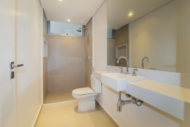 Imagem Imóvel com 3 Quartos à Venda, 128 m² em Copacabana - Rio De Janeiro Imagem Imóvel com 3 Quartos à Venda, 128 m² em Copacabana - Rio De Janeiro