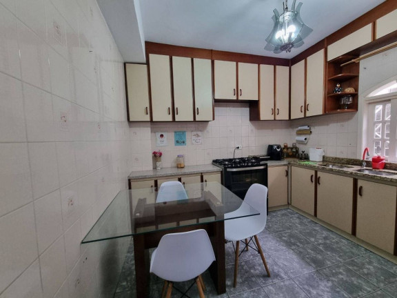 Imagem Sobrado com 4 Quartos à Venda, 240 m² em Capão Da Imbuia - Curitiba Imagem Sobrado com 4 Quartos à Venda, 240 m² em Capão Da Imbuia - Curitiba