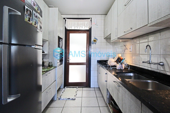 Imagem Casa com 3 Quartos à Venda, 179 m² em Cristal - Porto Alegre Imagem Casa com 3 Quartos à Venda, 179 m² em Cristal - Porto Alegre