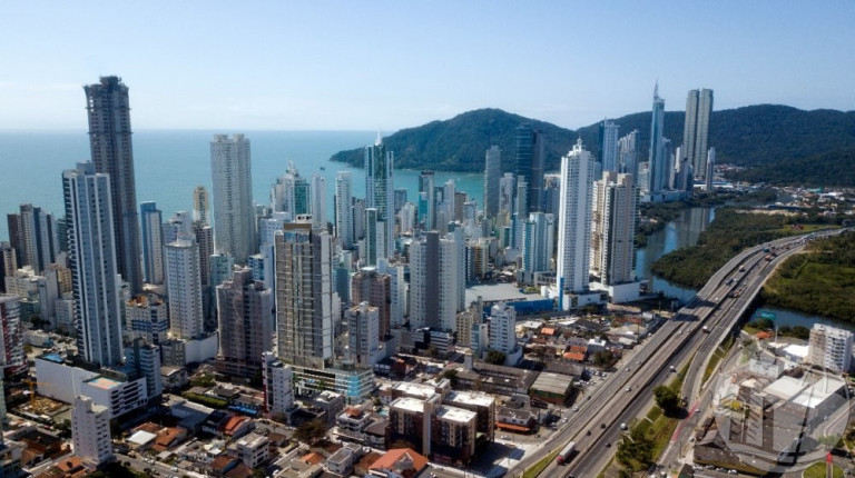 Imagem Apartamento com 4 Quartos à Venda, 140 m² em Centro - Balneário Camboriú Imagem Apartamento com 4 Quartos à Venda, 140 m² em Centro - Balneário Camboriú