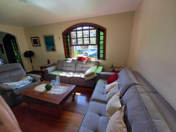 Imagem Casa com 3 Quartos à Venda, 171 m² em Várzea - Teresópolis