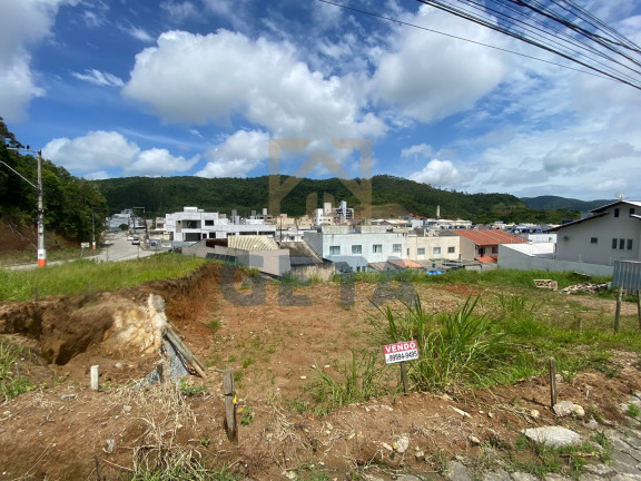 Terreno à Venda, 300 m² em Rio Pequeno - Camboriú