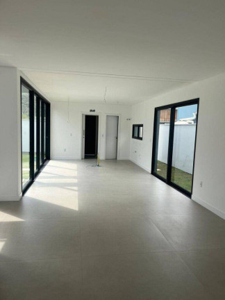 Casa com 3 Quartos à Venda,  em Rio Tavares - Florianópolis