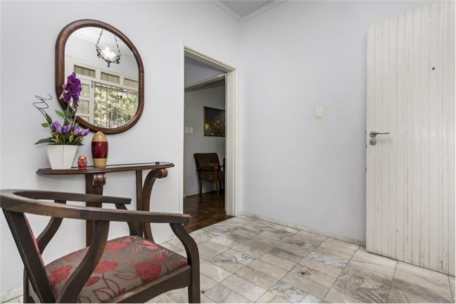Imagem Casa com 7 Quartos à Venda, em Jardim Itu - Porto Alegre Imagem Casa com 7 Quartos à Venda, em Jardim Itu - Porto Alegre