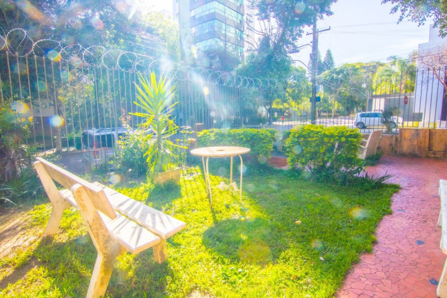 Imagem Casa com 4 Quartos à Venda,  em Petrópolis - Porto Alegre
