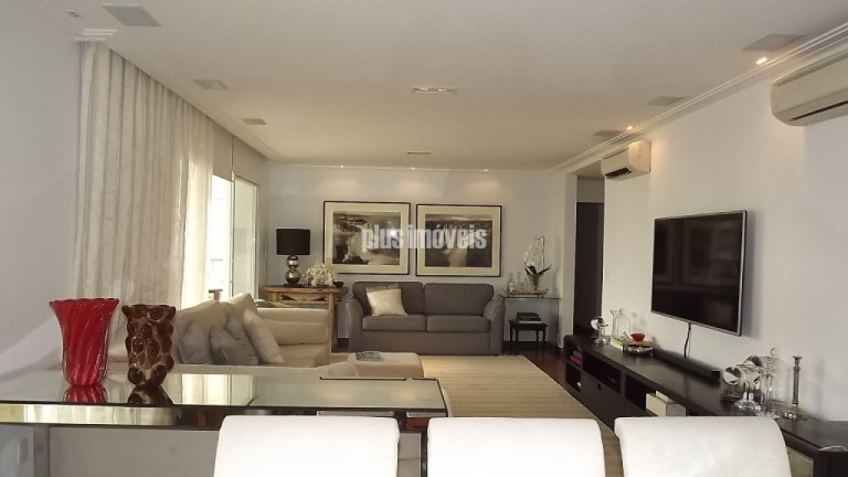 Apartamento com 4 Quartos para Alugar, 226 m² em Vila Nova Conceição - São Paulo
