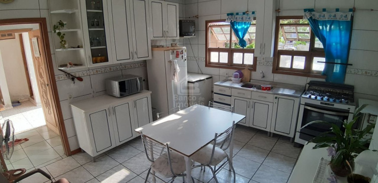 Imagem Sobrado com 5 Quartos à Venda, 216 m² em Pé De Plátano - Santa Maria