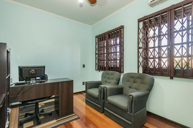 Imagem Imóvel com 4 Quartos à Venda,  em Jardim Itu - Porto Alegre