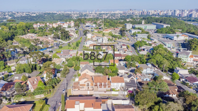Imagem Casa com 3 Quartos à Venda, 129 m² em Santo Inácio - Curitiba Imagem Casa com 3 Quartos à Venda, 129 m² em Santo Inácio - Curitiba