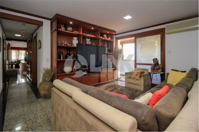 Imagem Apartamento com 4 Quartos à Venda, 217 m² em Auxiliadora - Porto Alegre Imagem Apartamento com 4 Quartos à Venda, 217 m² em Auxiliadora - Porto Alegre