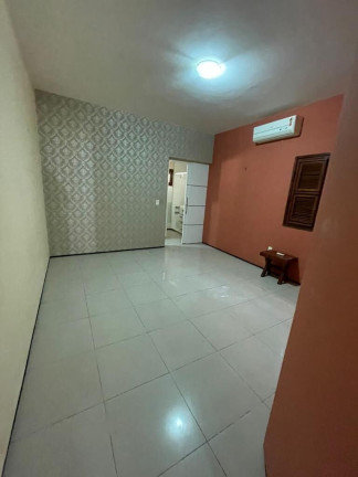 Imagem Casa com 3 Quartos à Venda, 168 m² em Itaperi - Fortaleza Imagem Casa com 3 Quartos à Venda, 168 m² em Itaperi - Fortaleza