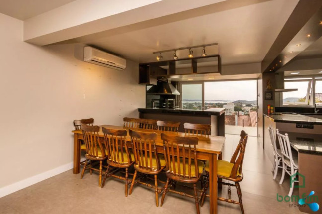 Imagem Casa com 4 Quartos à Venda, 390 m² em Ipanema - Porto Alegre Imagem Casa com 4 Quartos à Venda, 390 m² em Ipanema - Porto Alegre