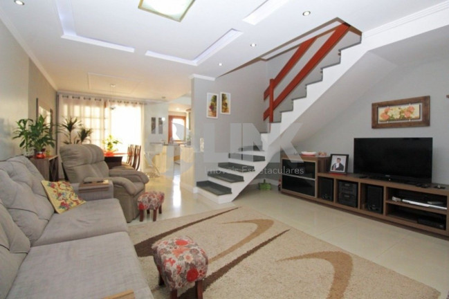 Casa com 3 Quartos à Venda, 225 m² em Jardim Itu - Porto Alegre