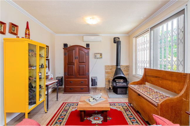 Imagem Casa com 5 Quartos à Venda, em Hípica - Porto Alegre Imagem Casa com 5 Quartos à Venda, em Hípica - Porto Alegre