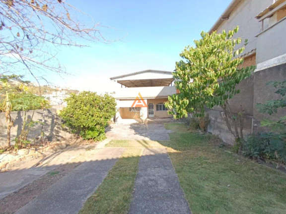 Imagem Casa com 3 Quartos para Alugar, 385 m²