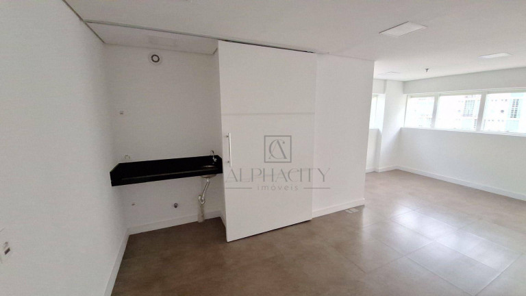 Sala Comercial à Venda ou Locação, 40 m² em Alphaville Industrial - Barueri