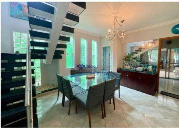 Sobrado com 3 Quartos à Venda, 210 m² em Vila Galvão - Guarulhos