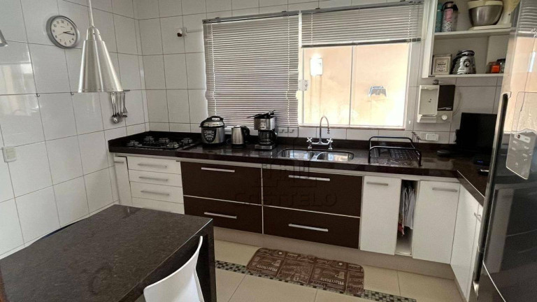 Imagem Casa com 4 Quartos à Venda, 265 m² em Aragarça - Londrina