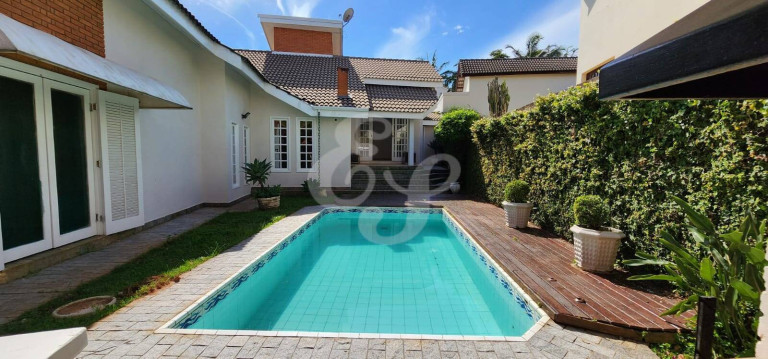 Casa de Condomínio com 3 Quartos para Alugar, 227 m² em Alphaville - Santana De Parnaíba