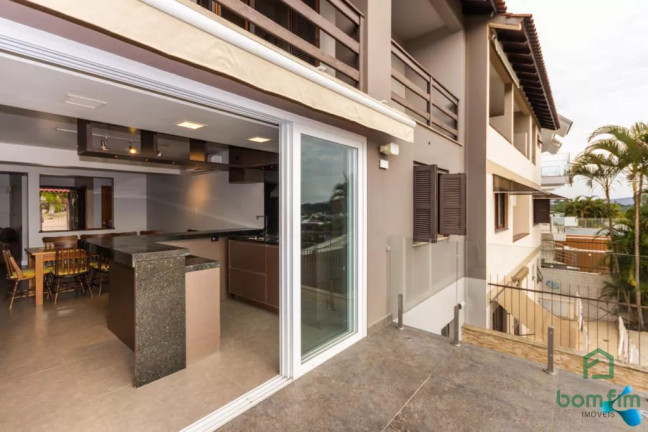 Imagem Casa com 4 Quartos à Venda, 390 m² em Ipanema - Porto Alegre Imagem Casa com 4 Quartos à Venda, 390 m² em Ipanema - Porto Alegre