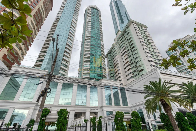 Imagem Apartamento com 4 Quartos à Venda, 284 m² em Centro - Balneário Camboriú Imagem Apartamento com 4 Quartos à Venda, 284 m² em Centro - Balneário Camboriú
