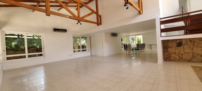 Casa com 5 Quartos para Alugar, 1.095 m² em Barra Da Tijuca - Rio De Janeiro