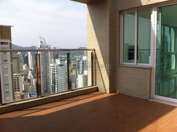 Imagem Cobertura com 3 Quartos à Venda, 330 m² em Centro - Balneário Camboriú