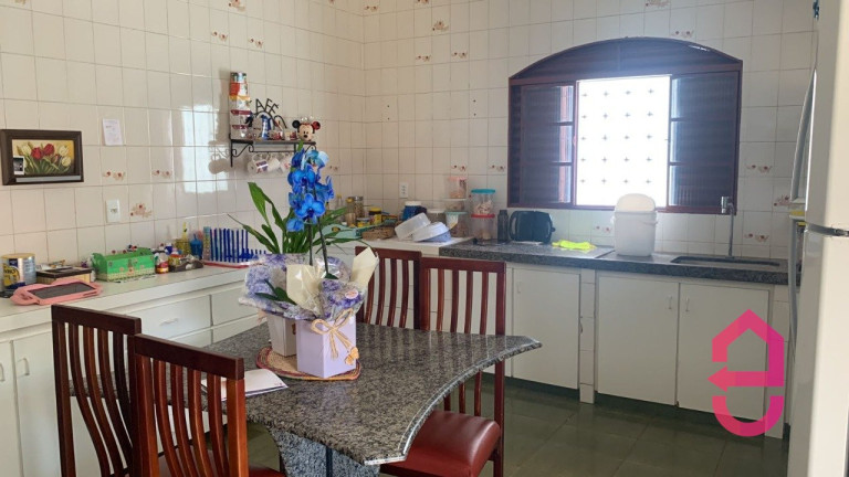 Imagem Casa com 5 Quartos à Venda, 420 m² em Jardim Goiás - Goiânia