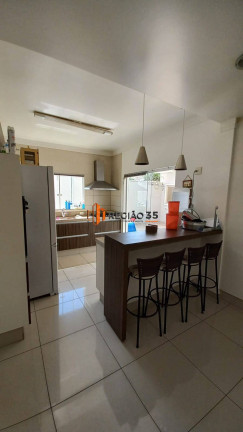 Imagem Casa com 3 Quartos à Venda, 280 m² em Chácara Dos Cravos - Poços De Caldas Imagem Casa com 3 Quartos à Venda, 280 m² em Chácara Dos Cravos - Poços De Caldas