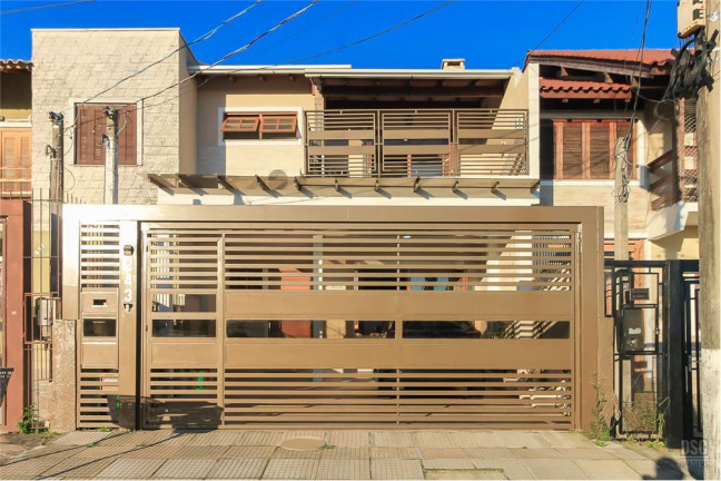 Imagem Casa com 3 Quartos à Venda, em Hípica - Porto Alegre Imagem Casa com 3 Quartos à Venda, em Hípica - Porto Alegre