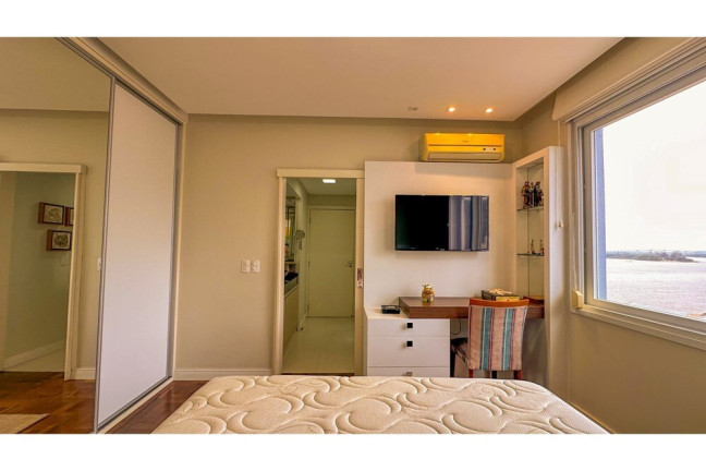 Imagem Apartamento com 3 Quartos à Venda, 156 m² em Centro Histórico - Porto Alegre Imagem Apartamento com 3 Quartos à Venda, 156 m² em Centro Histórico - Porto Alegre