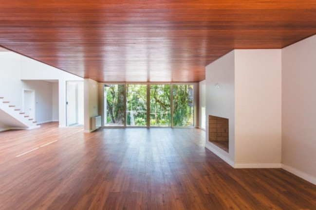 Imagem Casa de Condomínio com 4 Quartos à Venda, 344 m² em Centro - Gramado