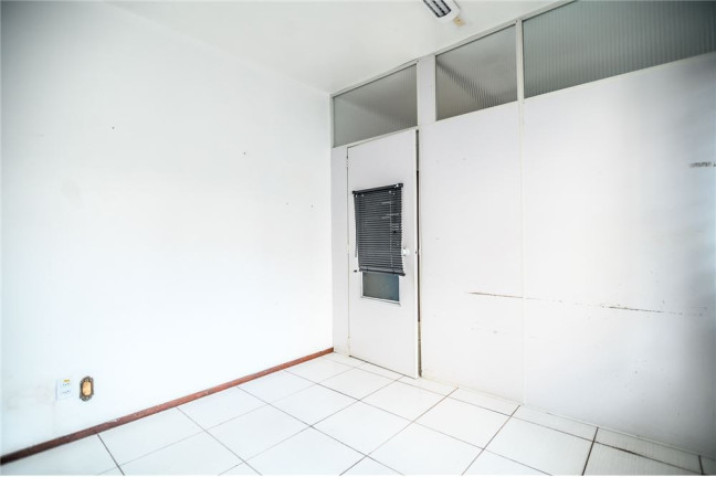 Imagem Casa com 6 Quartos à Venda, em Passo Da Areia - Porto Alegre Imagem Casa com 6 Quartos à Venda, em Passo Da Areia - Porto Alegre