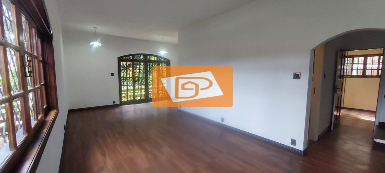 Imagem Casa com 6 Quartos à Venda, 300 m² em Bingen - Petrópolis