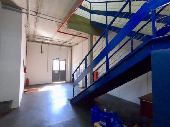 Imagem Galpão à Venda ou Locação, 681 m² em Jardim Belval - Barueri